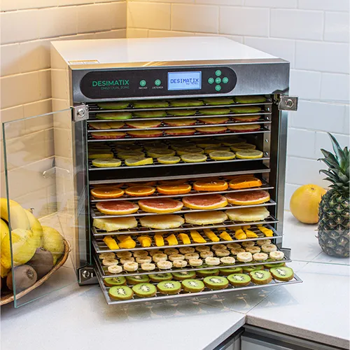 Desimatix DH12B+ con las bandejas cargadas de frutas en rodajas
