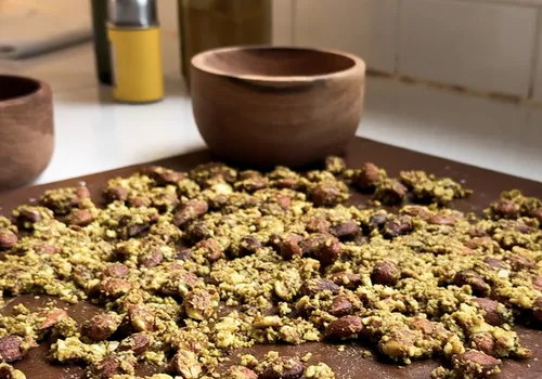 Almendras churneadas al curry